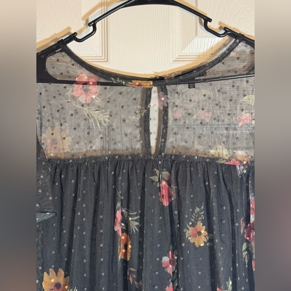WILLOW Young Contemporary Black Floral Print Mesh Top (Size 3X) - Picture 3 of 10